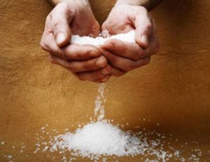 sale dalle mani