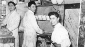 pizzaiolo-abruzzese-inforna-pizza