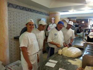 nicola-salvatore-farina-impasto-allievi-corso-pizzaioli