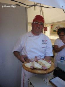 mia-foto-di-santino-strizzi-con-formaggi