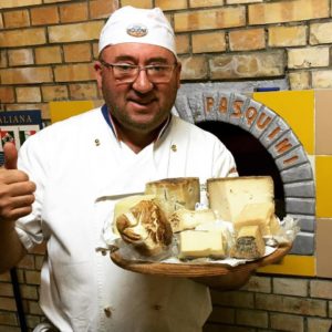 io-con-alcuni-formaggi-de-la-fattpria-del-nonno